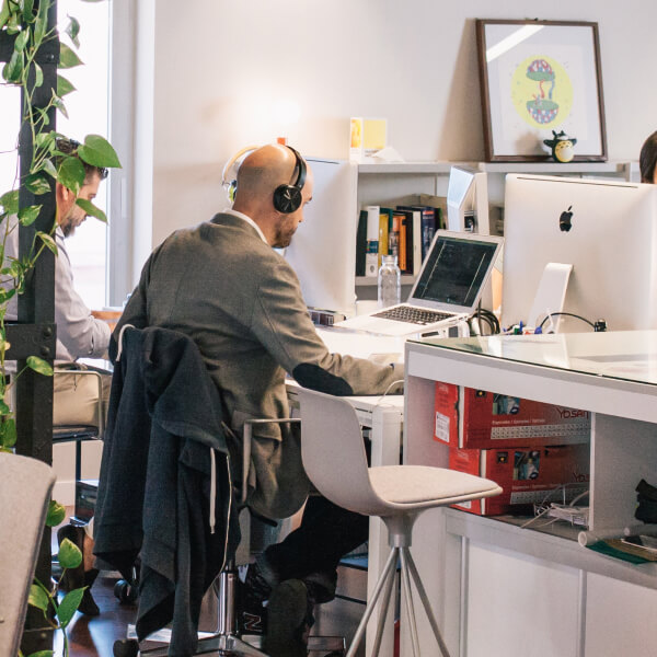 Ofrecemos un servicio especializado para comunidades de propietarios (APIs) y entidades bancarias con propiedades afectadas por problemas de ocupación y cerradas